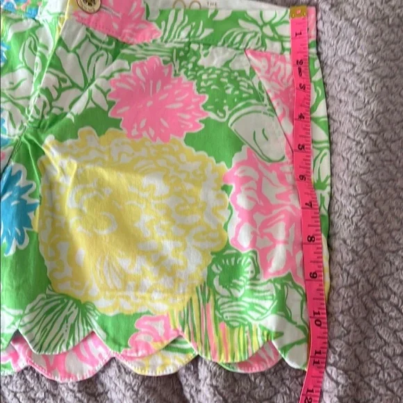 Lily Pulitzer Green and Pink Buttercup Shorts with Scalloped Hems EUC - Picture 7 of 11